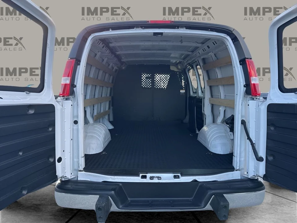 2023 GMC Savana - Image 21 of 21