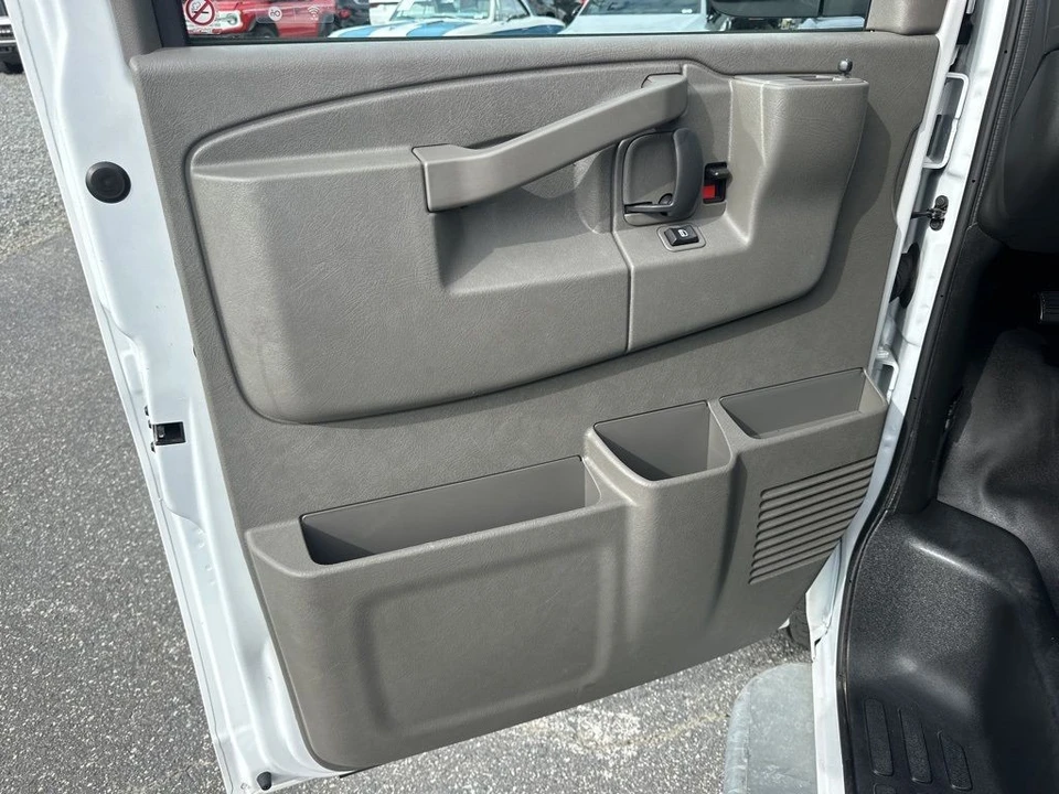 2023 GMC Savana - Image 20 of 21