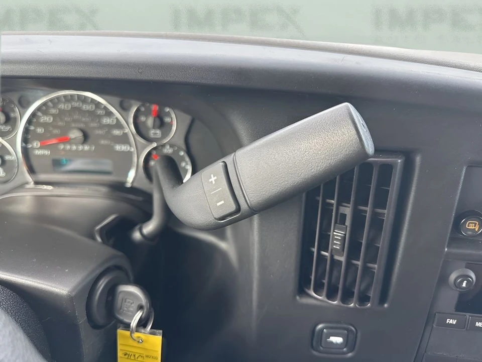 2023 GMC Savana - Image 14 of 21