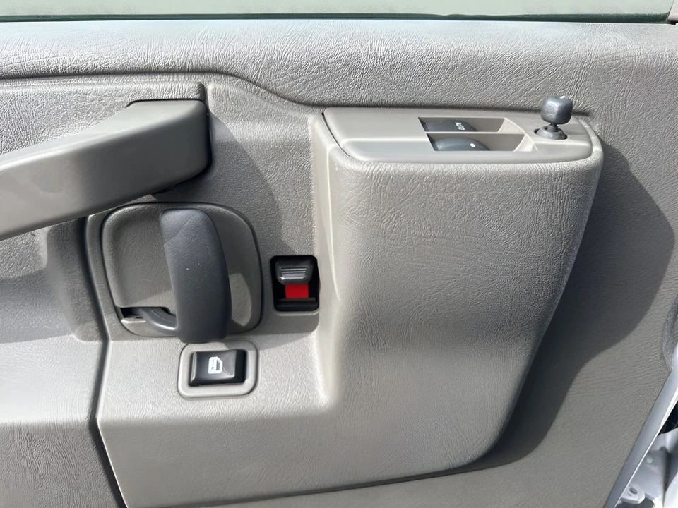 2023 GMC Savana - Image 21 of 21