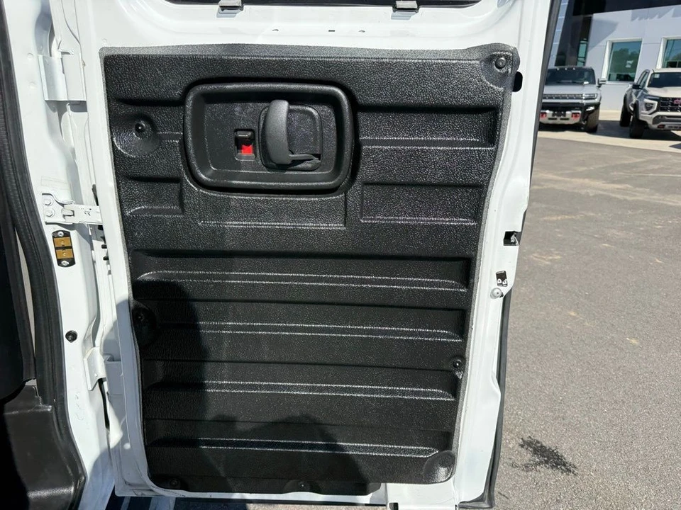 2023 GMC Savana - Image 21 of 21