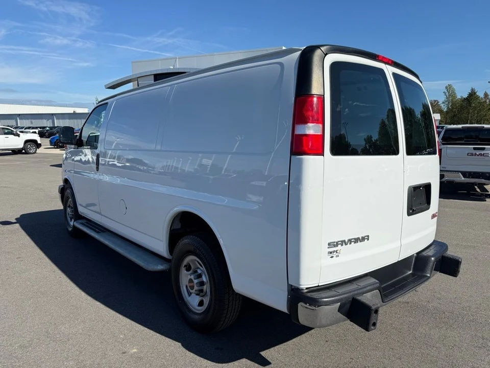 2023 GMC Savana - Image 3 of 21