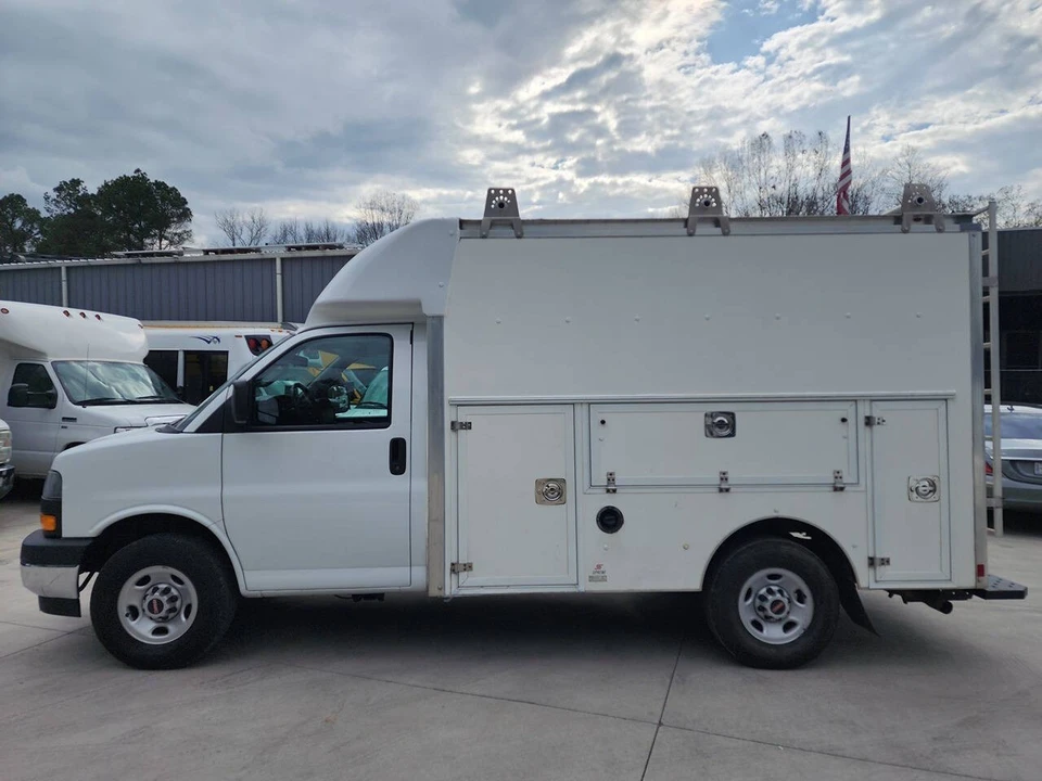 2023 GMC Savana - Image 3 of 21