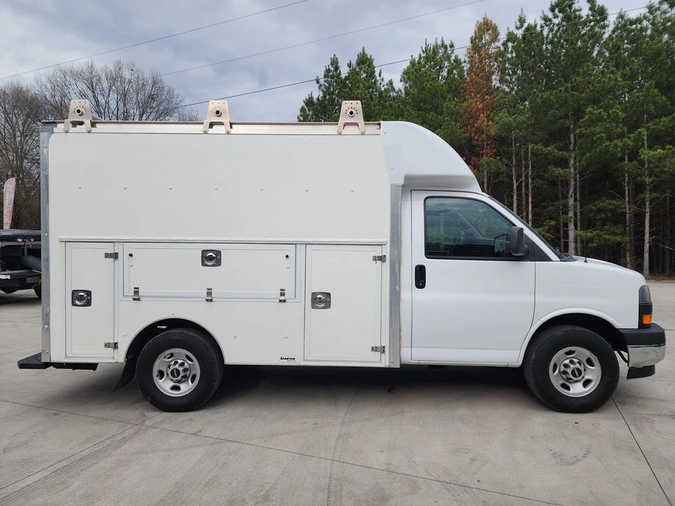 2023 GMC Savana - Image 7 of 21