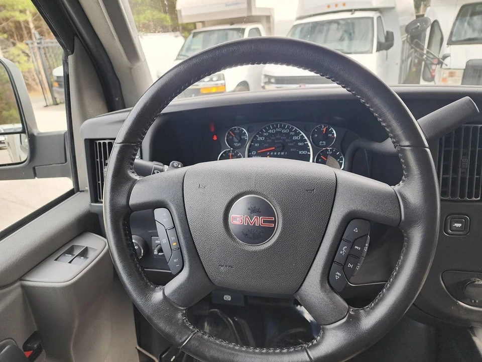 2023 GMC Savana - Image 17 of 21