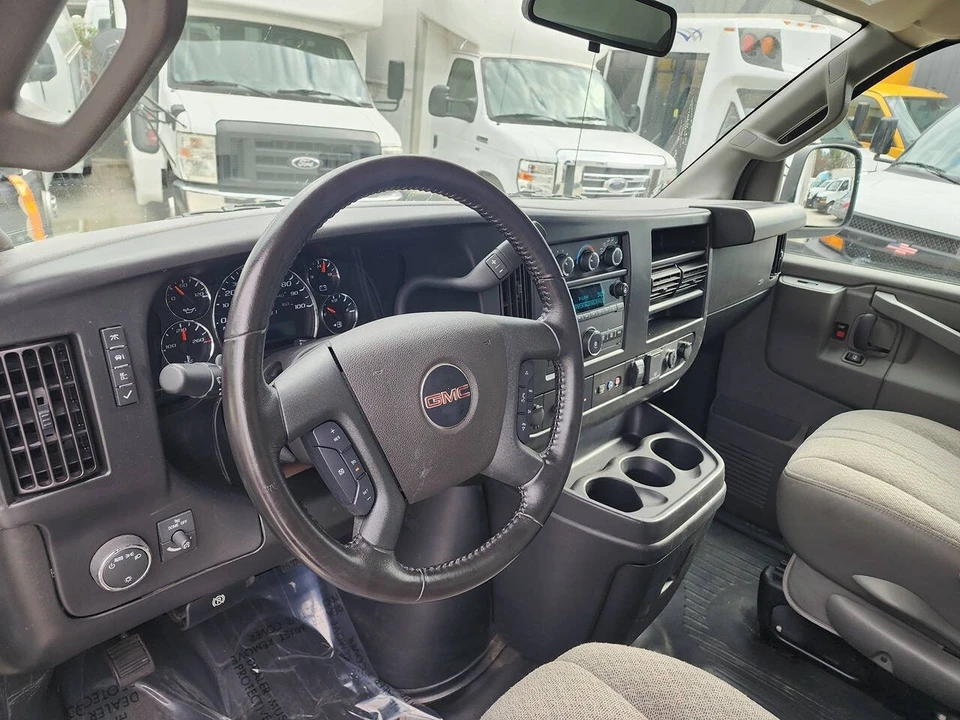 2023 GMC Savana - Image 12 of 21