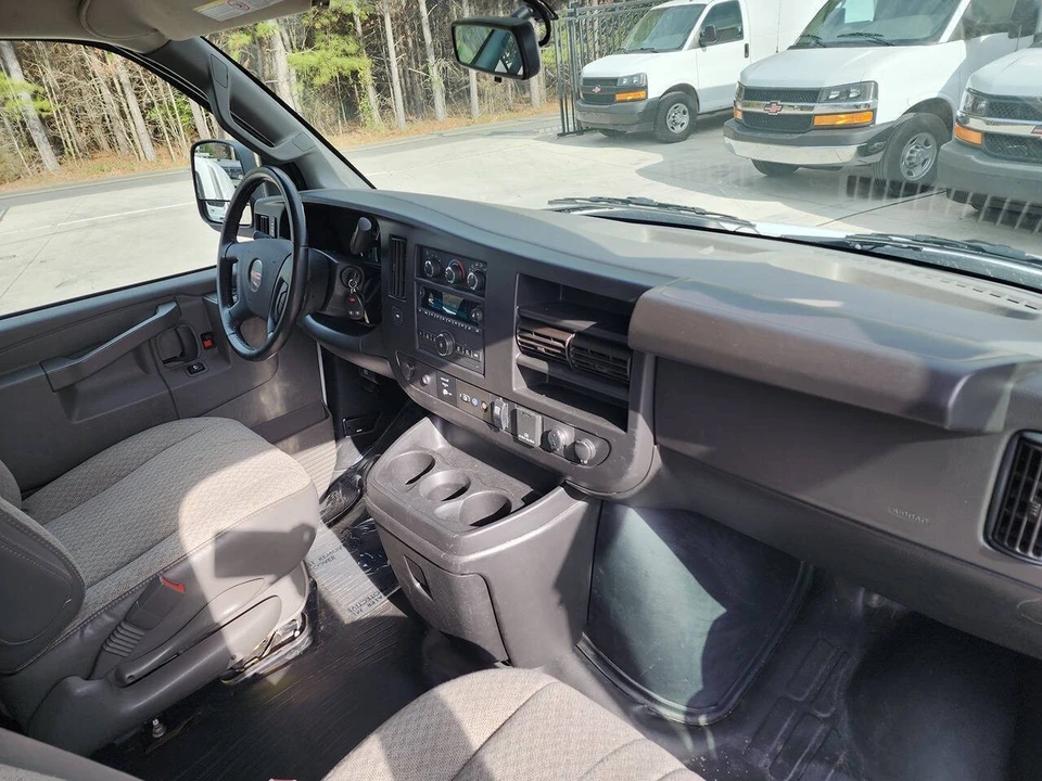 2023 GMC Savana - Image 15 of 21