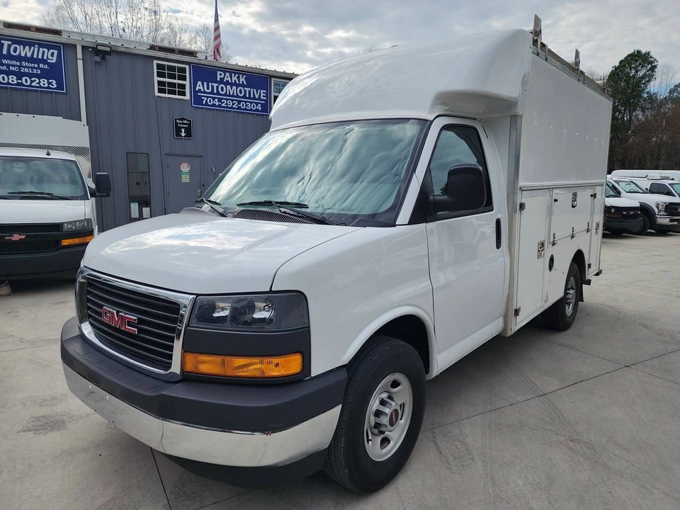2023 GMC Savana - Image 2 of 21