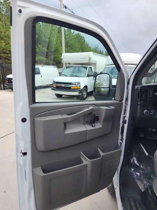 2023 GMC Savana - Image 10 of 21