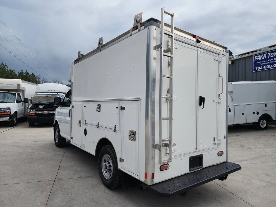 2023 GMC Savana - Image 4 of 21
