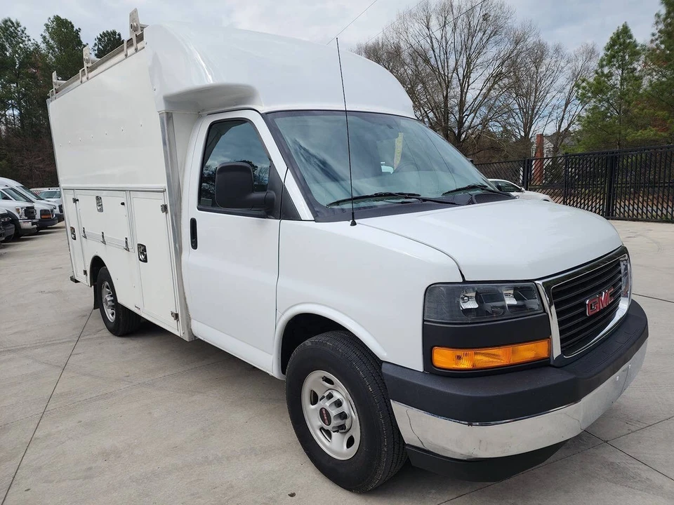 2023 GMC Savana - Image 8 of 21