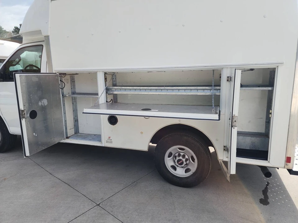 2023 GMC Savana - Image 21 of 21
