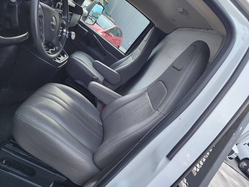 2023 GMC Savana - Image 12 of 21