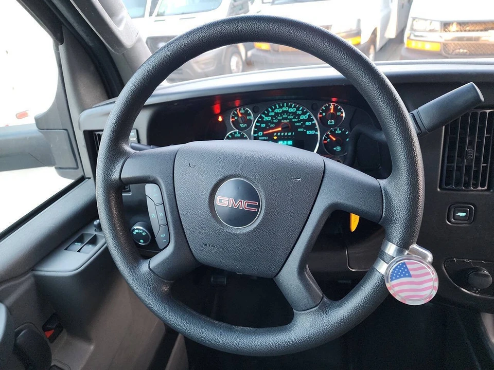 2023 GMC Savana - Image 18 of 21