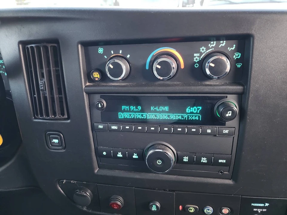 2023 GMC Savana - Image 20 of 21