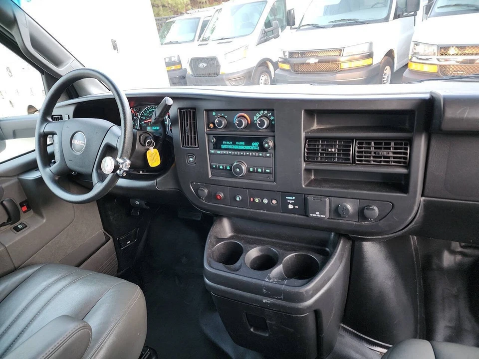 2023 GMC Savana - Image 17 of 21