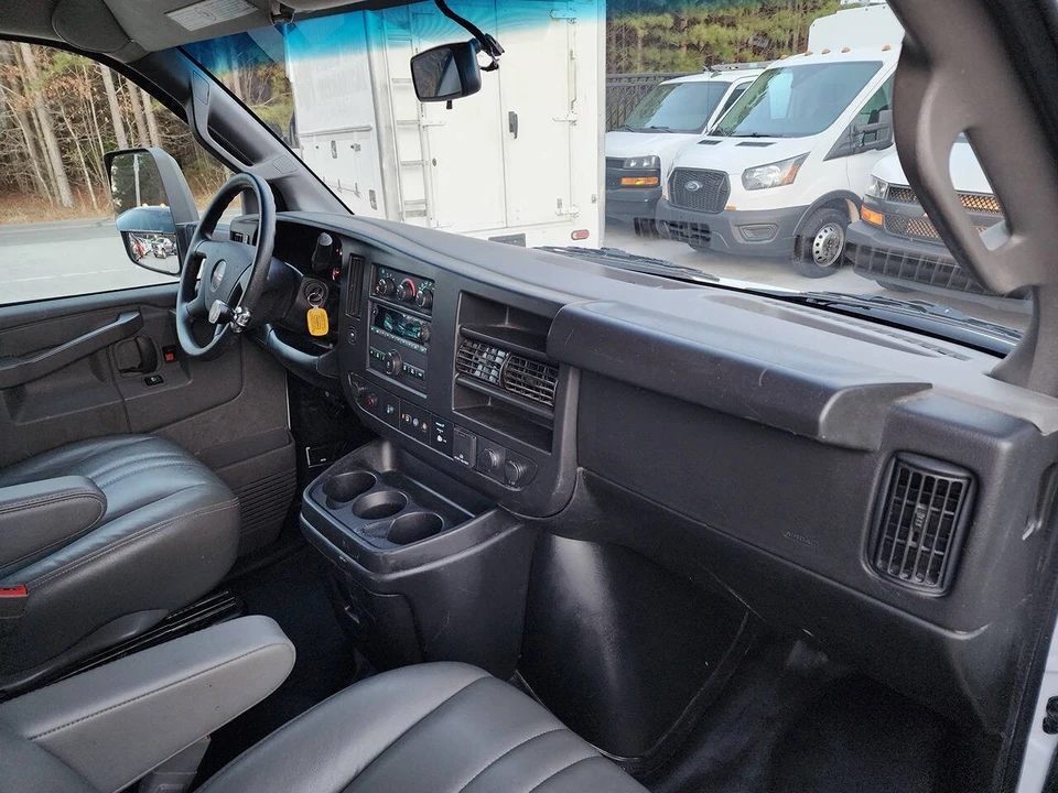 2023 GMC Savana - Image 16 of 21