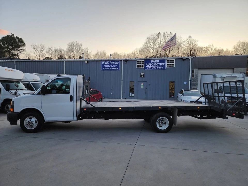 2023 GMC Savana - Image 3 of 21