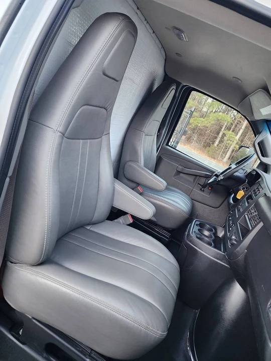 2023 GMC Savana - Image 15 of 21