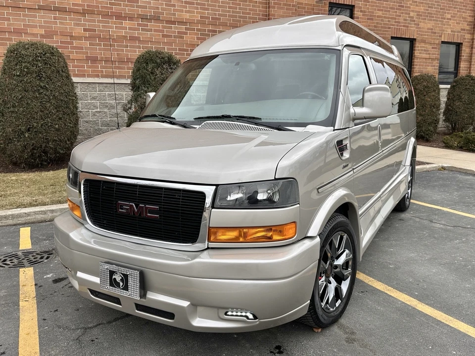 2023 GMC Savana - Image 6 of 21