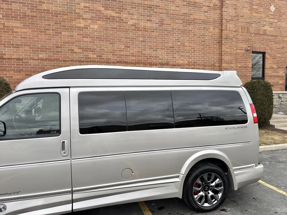 2023 GMC Savana - Image 13 of 21