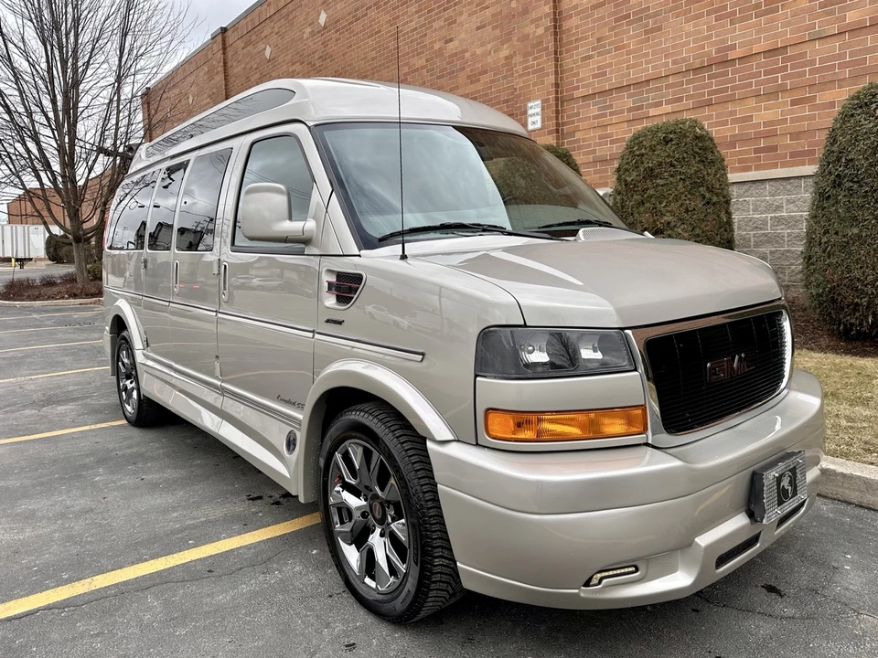 2023 GMC Savana - Image 5 of 21