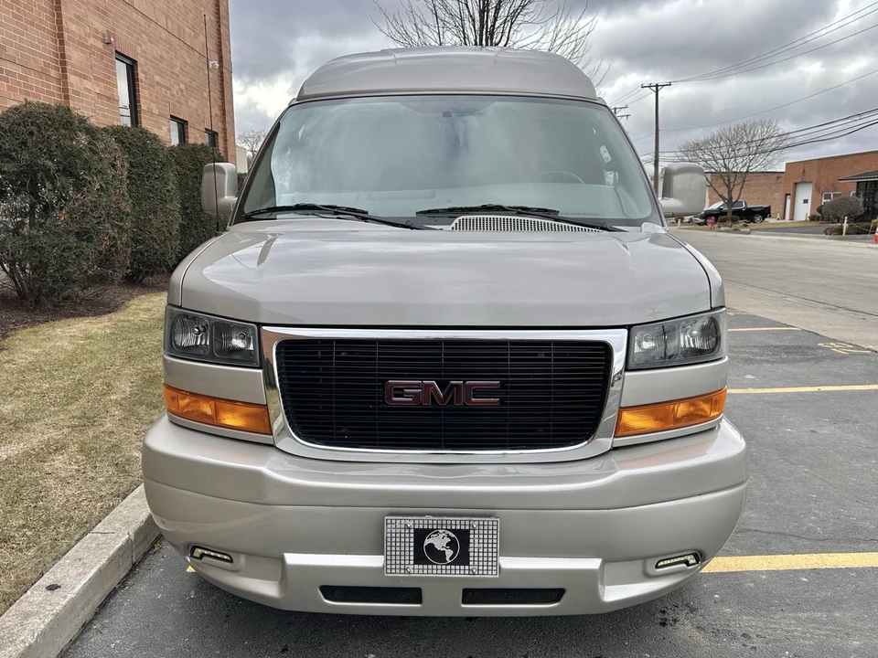 2023 GMC Savana - Image 10 of 21