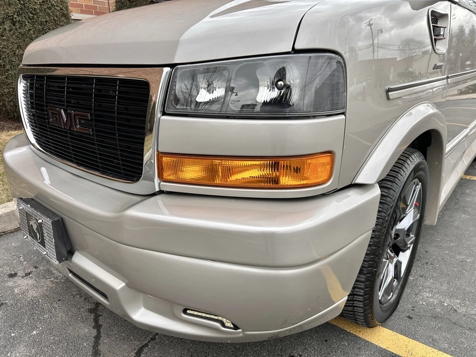 2023 GMC Savana - Image 11 of 21