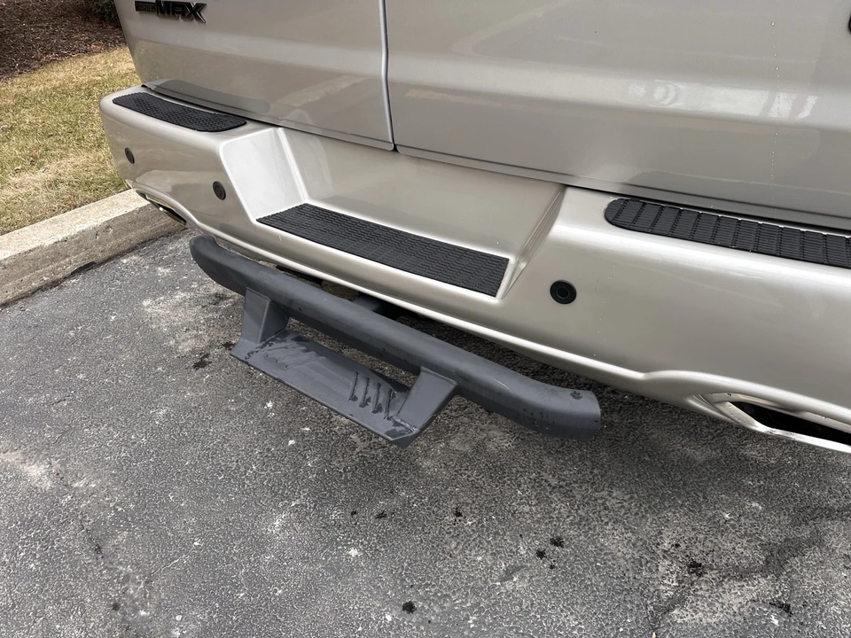 2023 GMC Savana - Image 4 of 21