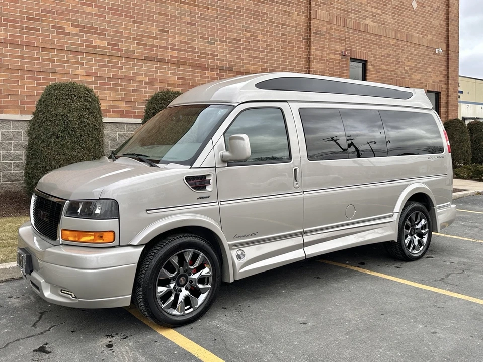 2023 GMC Savana - Image 9 of 21