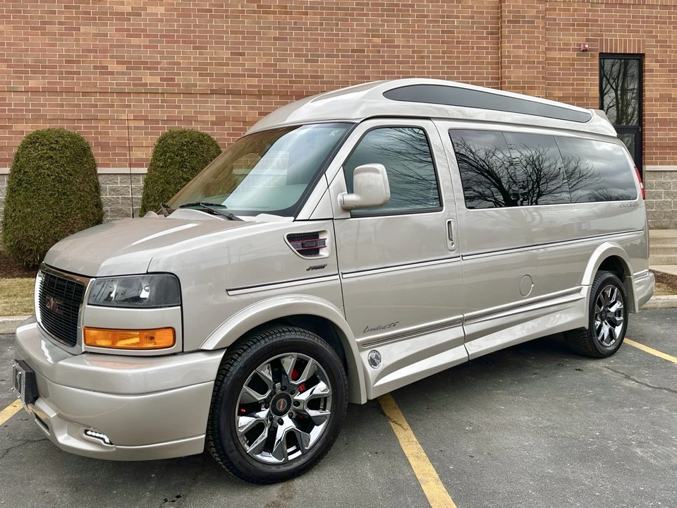 2023 GMC Savana - Image 7 of 21