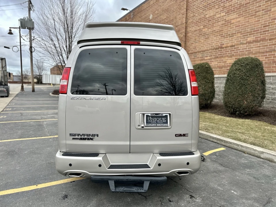 2023 GMC Savana - Image 19 of 21
