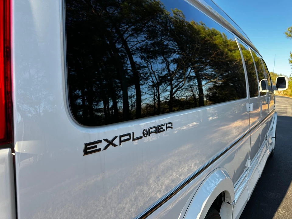2023 GMC Savana - Image 17 of 31