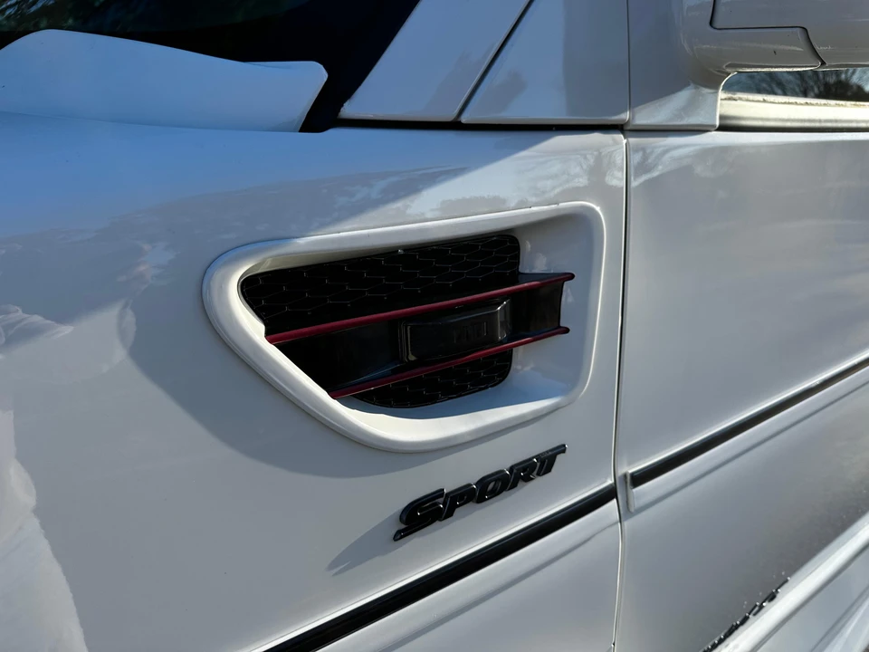 2023 GMC Savana - Image 14 of 31