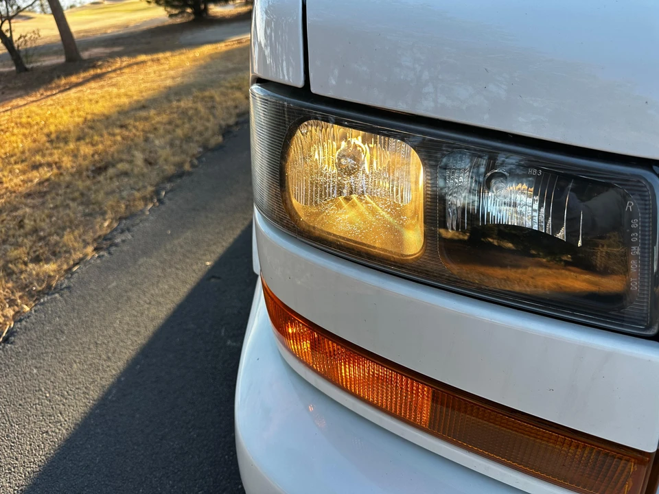 2023 GMC Savana - Image 12 of 31