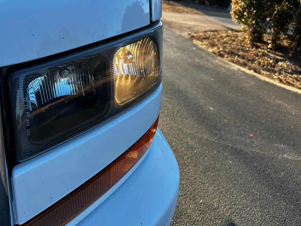 2023 GMC Savana - Image 13 of 31