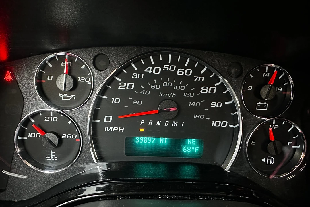 2023 GMC Savana - Image 28 of 31