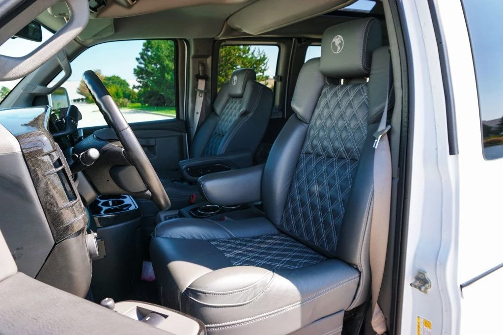2023 GMC Savana - Image 10 of 12