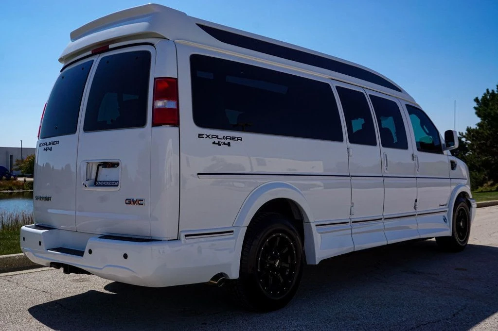 2023 GMC Savana - Image 8 of 12