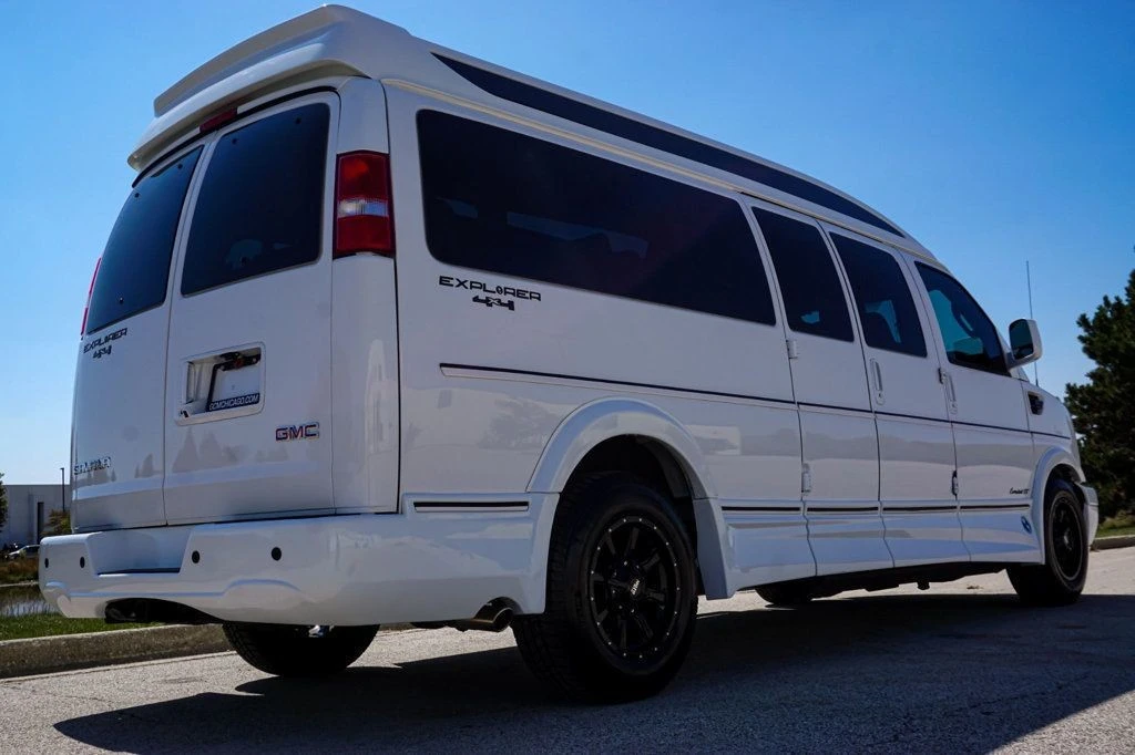 2023 GMC Savana - Image 7 of 12