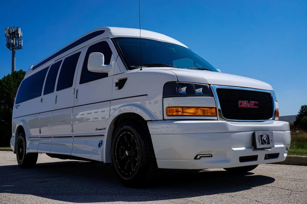 2023 GMC Savana - Image 5 of 12