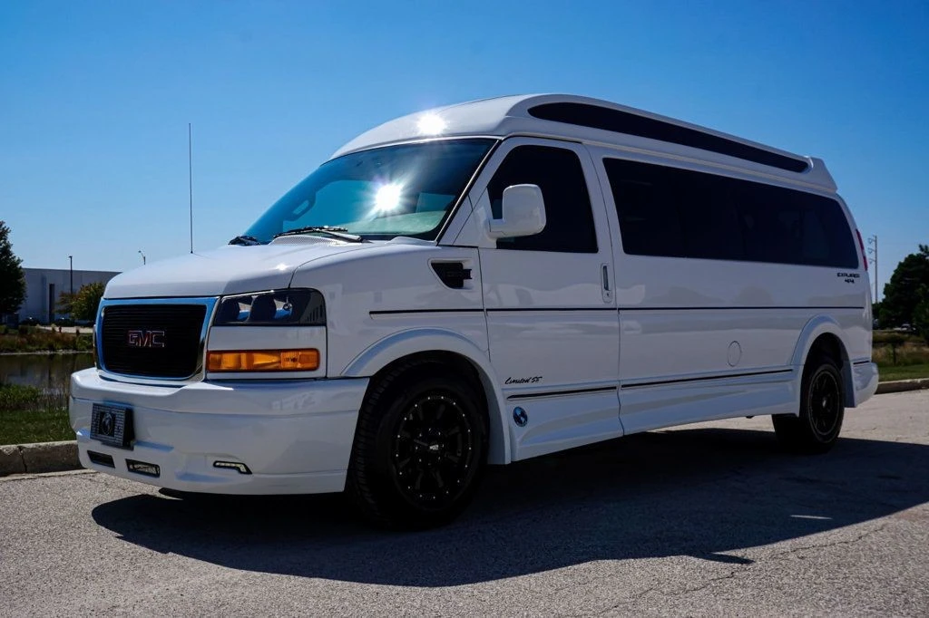 2023 GMC Savana - Image 4 of 12