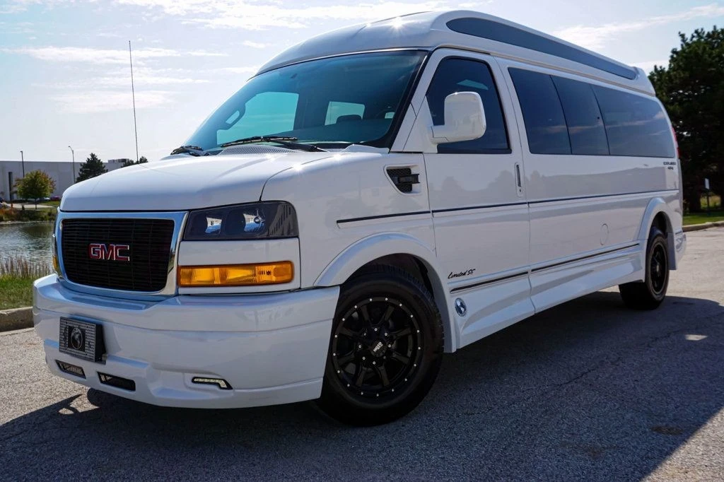 2023 GMC Savana - Image 2 of 12