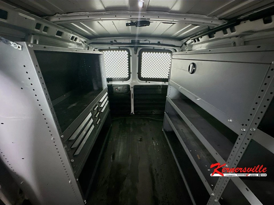 2023 GMC Savana - Image 13 of 21