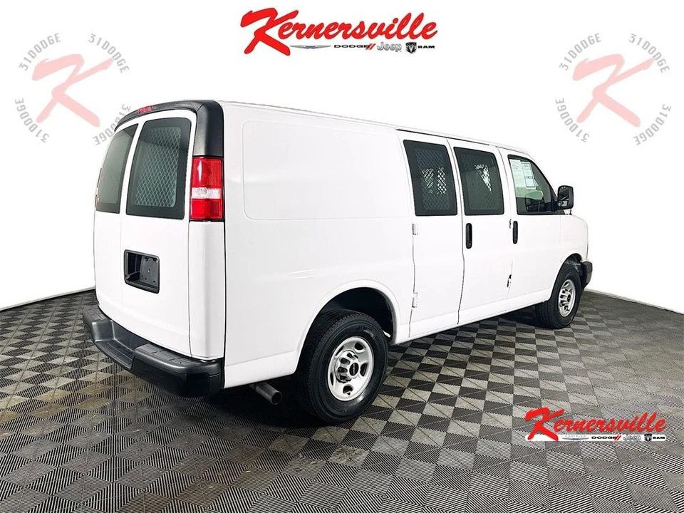 2023 GMC Savana - Image 7 of 12
