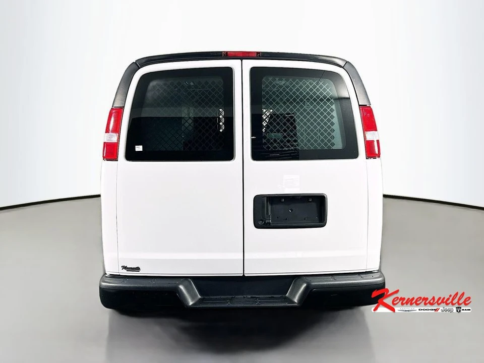 2023 GMC Savana - Image 6 of 21