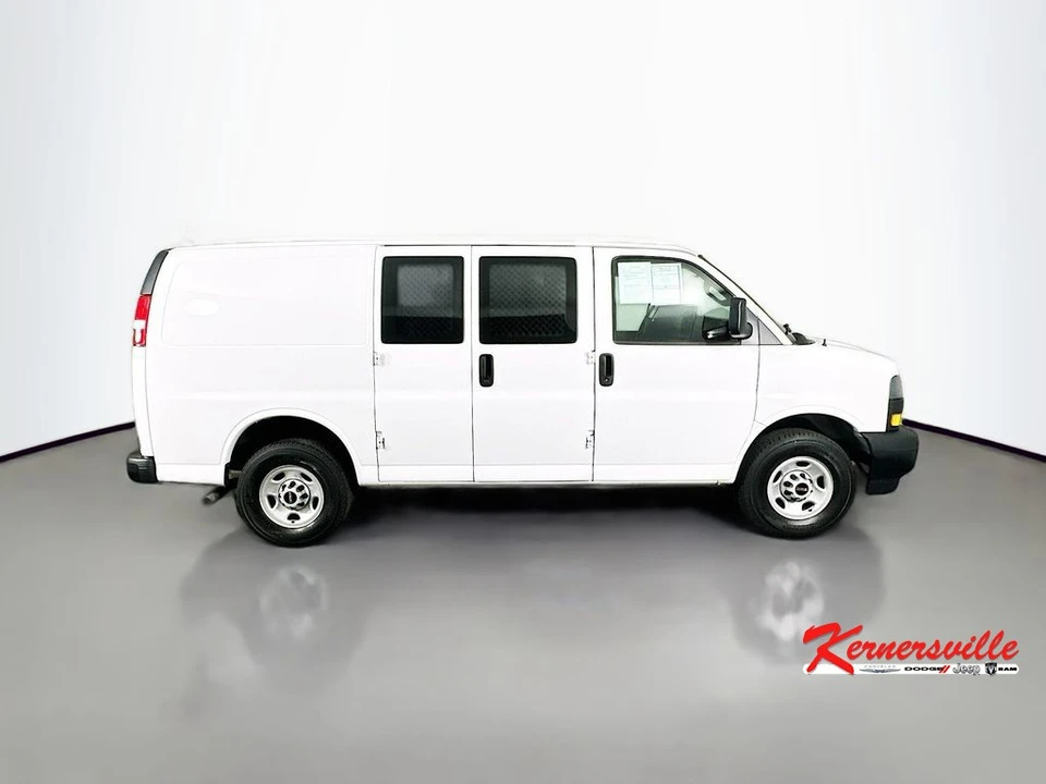 2023 GMC Savana - Image 8 of 21