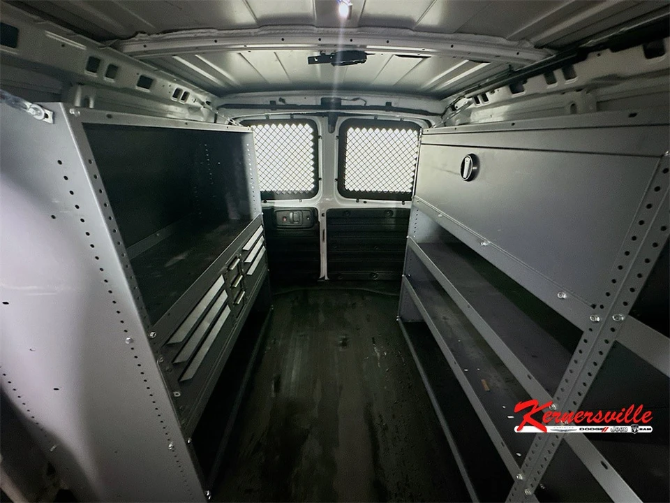 2023 GMC Savana - Image 13 of 21