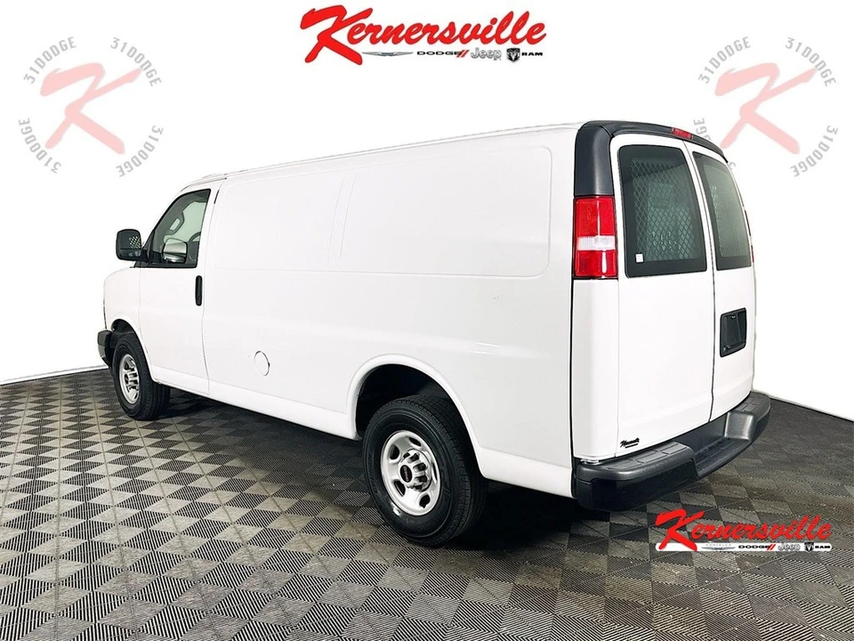 2023 GMC Savana - Image 5 of 12
