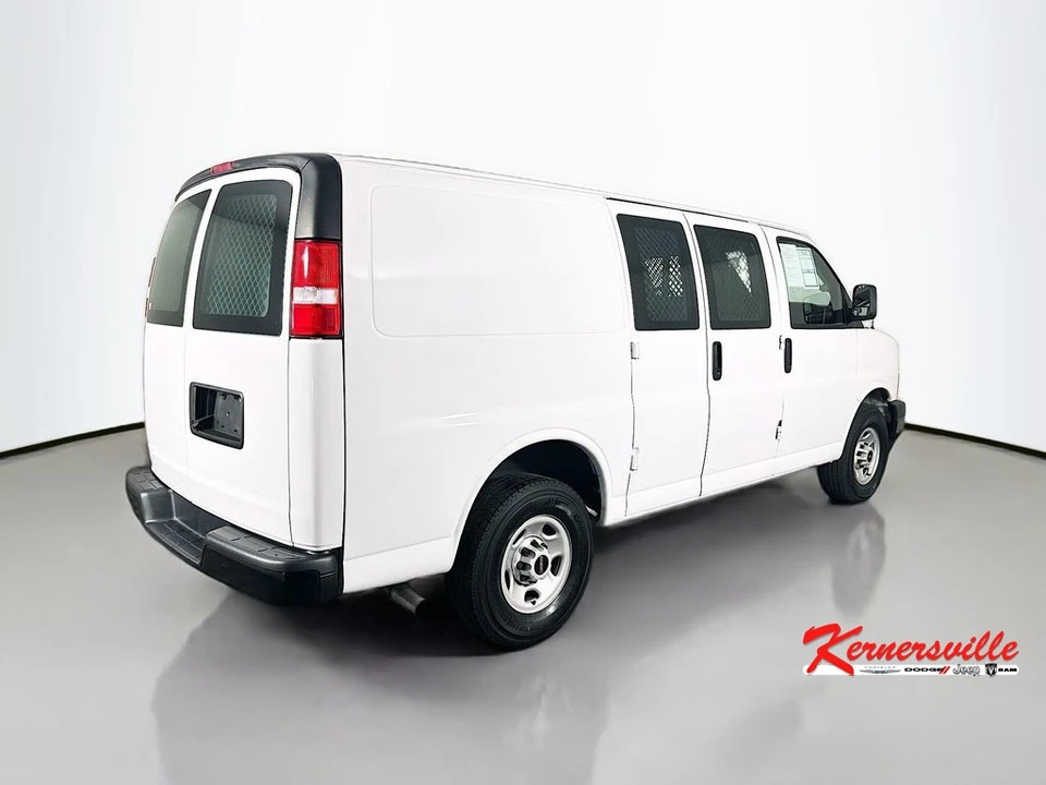 2023 GMC Savana - Image 7 of 21
